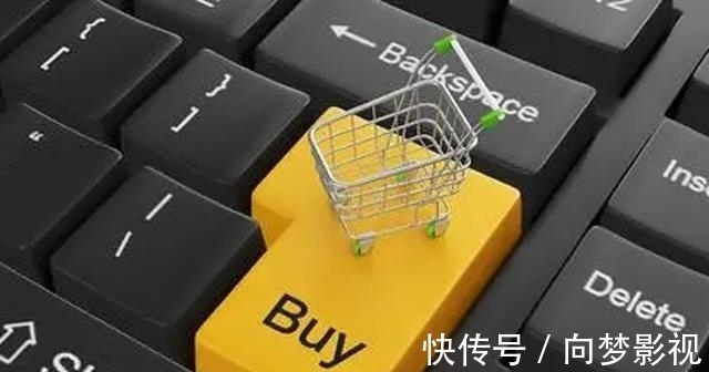 实体店|同样一件衣服，为何线上线下的价格差距两三倍？背后原因公开