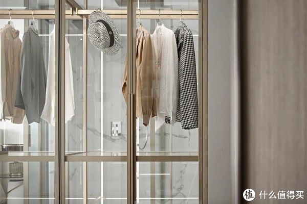 客厅|这对杭州夫妻的142㎡新家，全屋简单又精致，高级感藏都藏不住