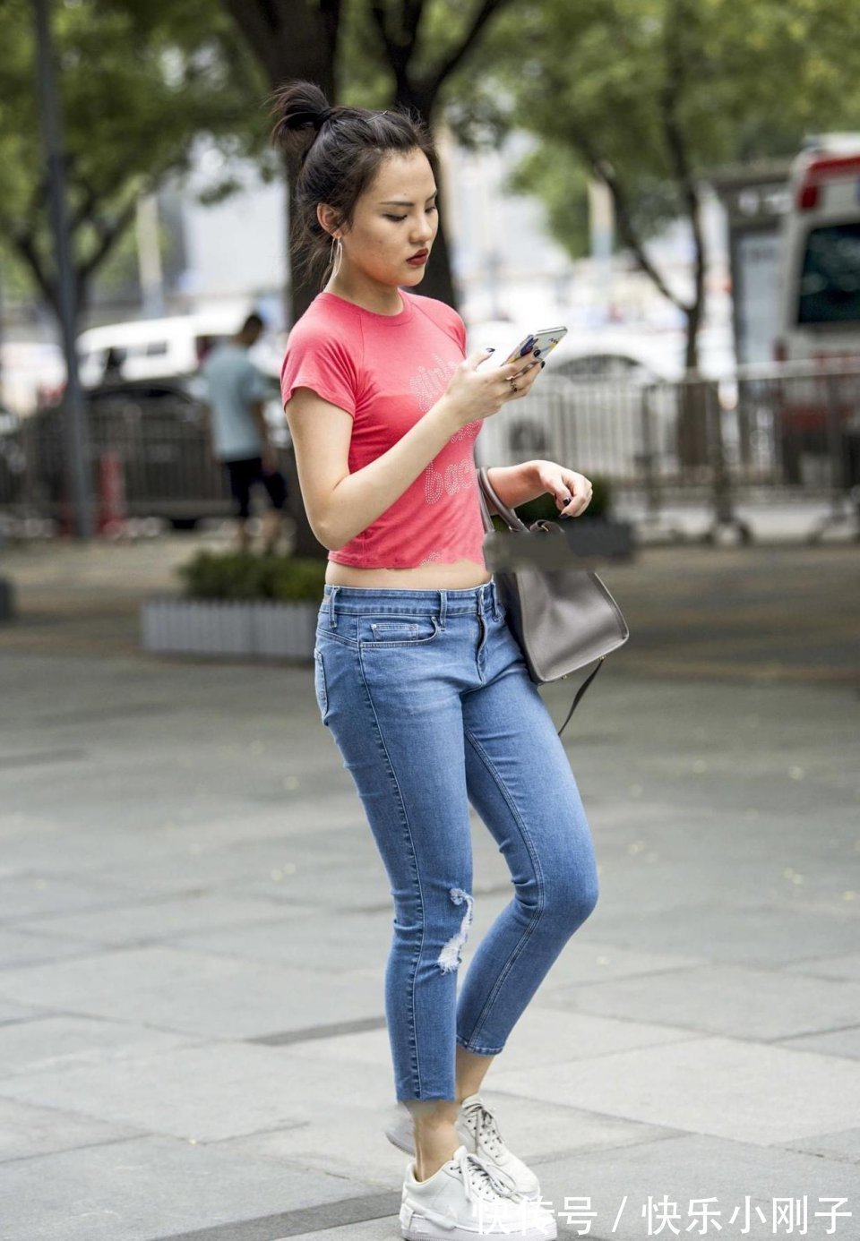 动作|撩头发的动作好迷人,第一眼虽然不会吸引你,但是看久了才会懂得