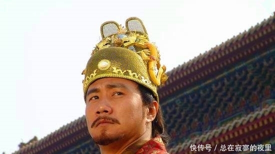 乾隆皇帝|皇帝游园提笔写下三字，状元看到嫌弃太俗，讨要一字后却流传至今