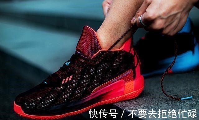 lightstrike 鸳鸯撞色+裸眼3D!上脚这双鞋,谁都忍不住多看两眼