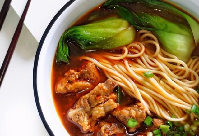 早餐，孩子迷上吃这碗面，有荤有素营养均衡，美味健康还长身体