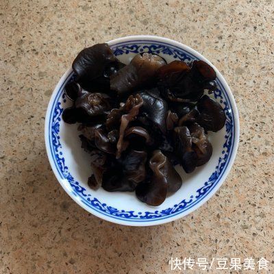 10万豆友收藏的黑木耳清炒鱼片做法，你还不会做？