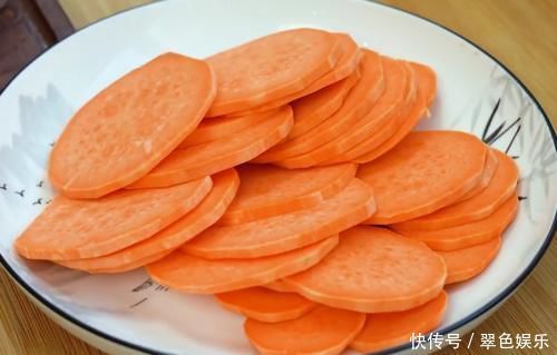 1根红薯加2个鸡蛋,简单一做,外酥里软,孩子三天两头点名要吃