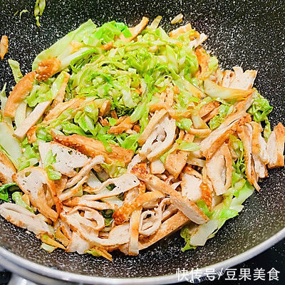 快手饭??素炒饼(丐版)超还吃,我家三天两头吃一次