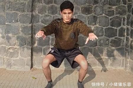 腿部|小伙练腿每天做100个深蹲，并逐渐增加训练难度，1个月看腿部变化