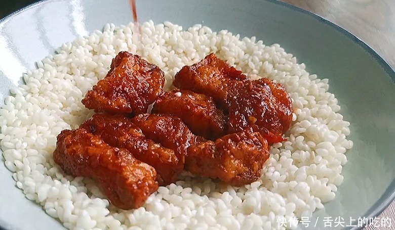 五花肉不要红烧啦，淋2个鸡蛋，你想不到的做法，每次上桌不够吃