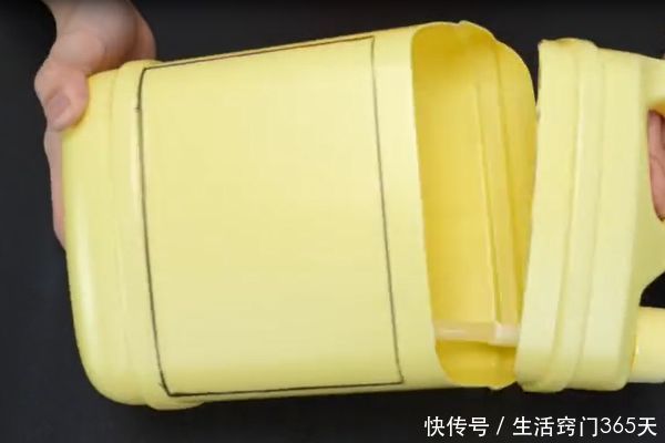 卫生间|洗洁精瓶是个“宝”,剪几刀放在卫生间,全家人都要抢着用!