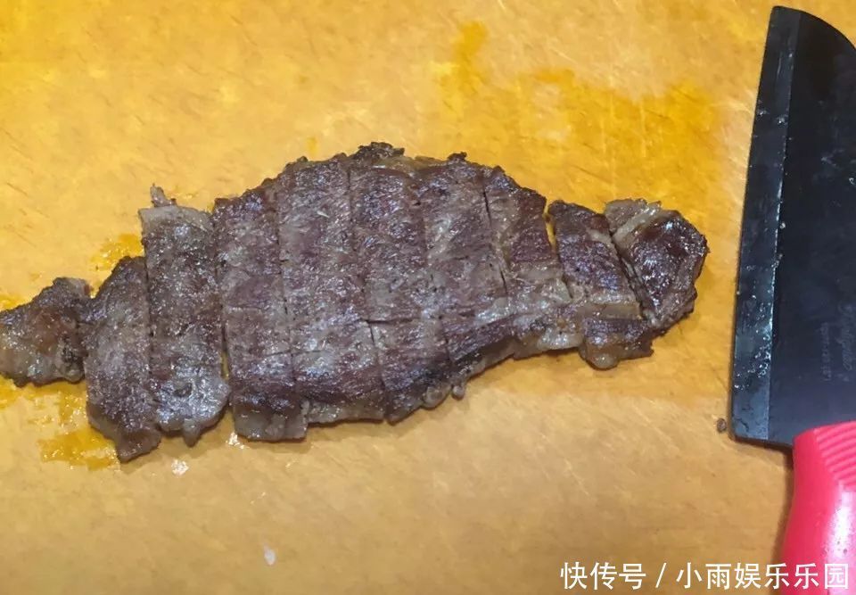  减脂|一道低卡轻食晚餐，牛排不用油煎，这样搭配，可以轻松瘦身！
