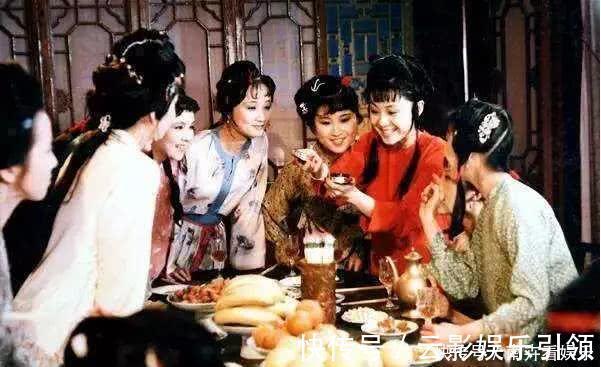 四大丫环@她是宝玉四大丫环之一,却莫名其妙失踪了,其实曹雪芹早有交代