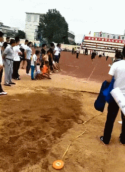 |搞笑GIF:大哥你能在车上睡出这个境界,也算是高高手了