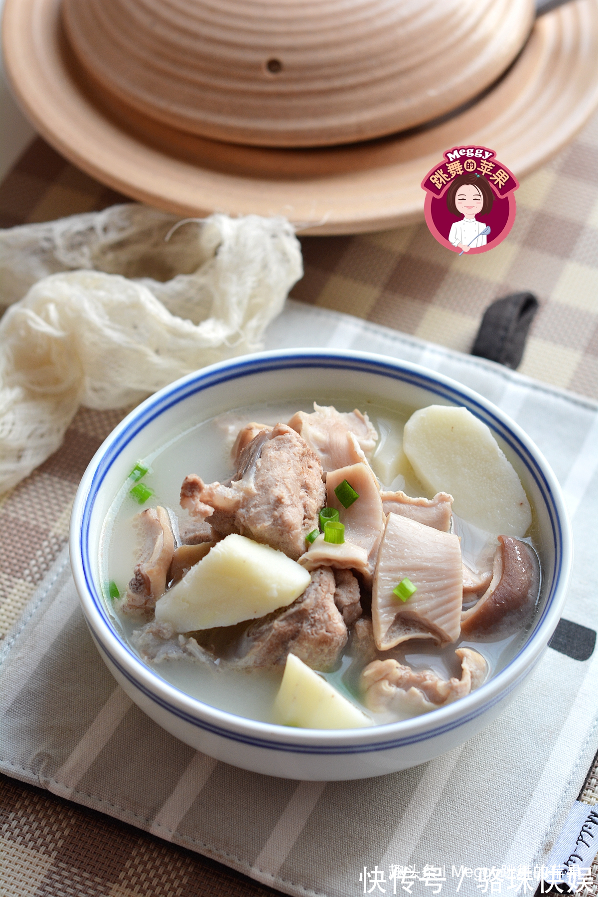 夏天|夏天多喝这汤，味浓肉烂不费事，3种材料扔进锅，乳白鲜汤喝2碗