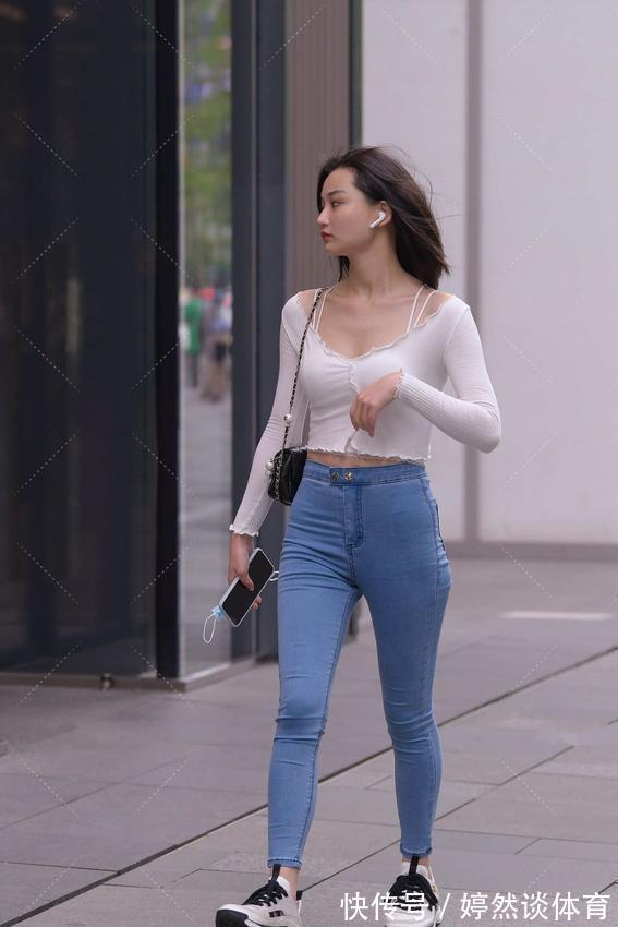 牛仔裤 “大长腿”穿牛仔裤,可以更好的展现自己的优势,释放魅力