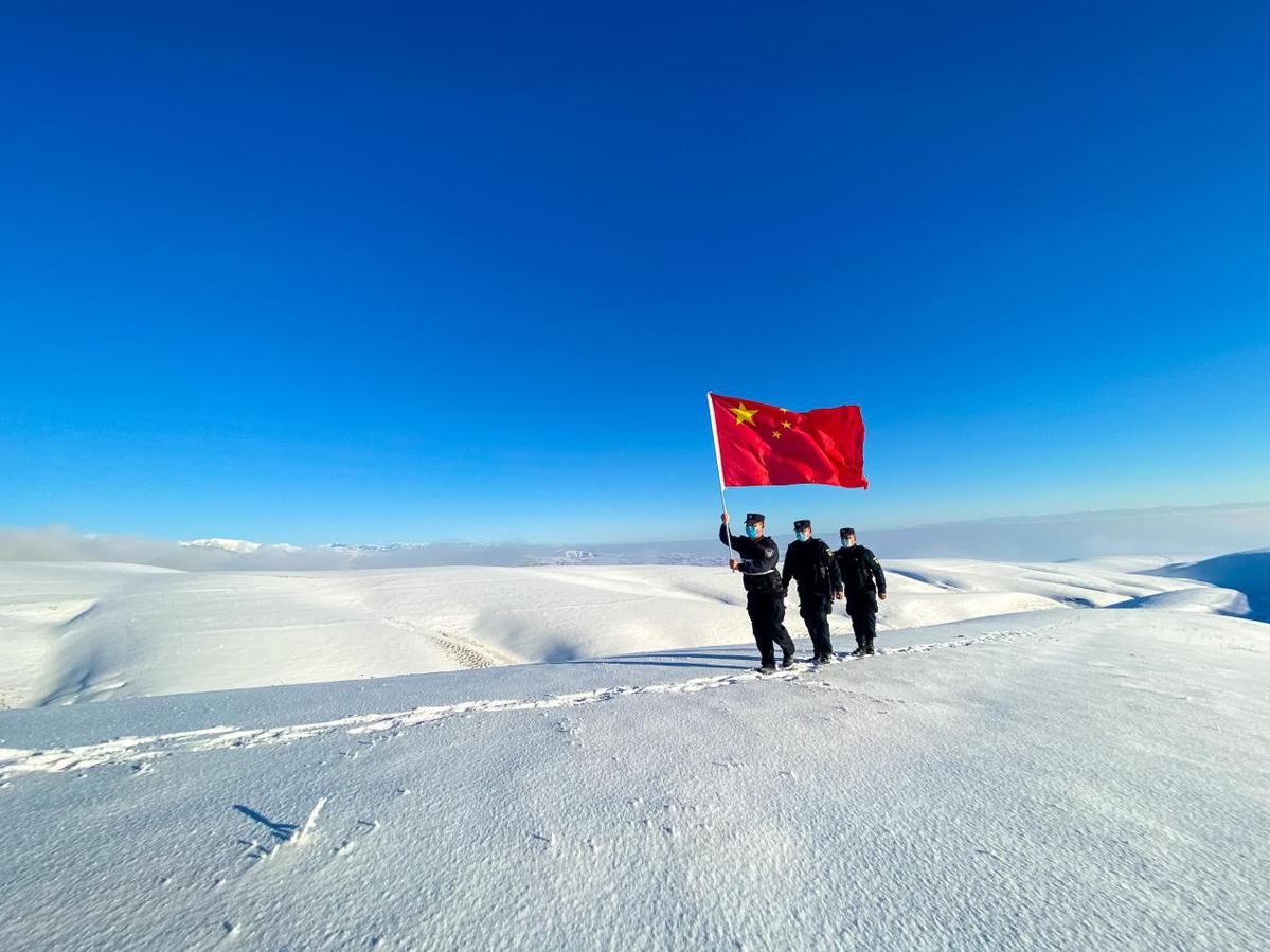 伊犁|新疆伊犁：穿过云雾！他们行走在祖国的边境线