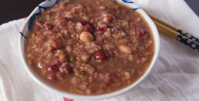 “祛湿神器”这样喝，湿气反而更重了！大部分人都喝错了