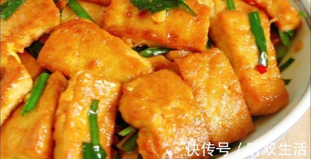 豆腐里打2个鸡蛋,简单一炒,老公孩子最喜欢,每次上桌都吃光光