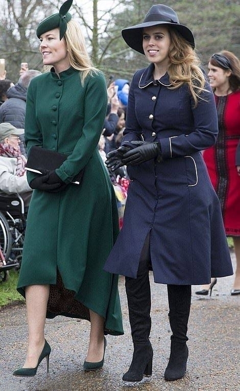 梅根 圣诞凯特再穿红衣实力碾压梅根蓝装,查尔斯形单影只却不见卡米拉