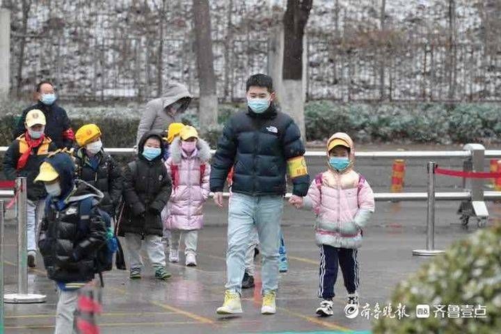 神兽归笼！济南中小学风雪中迎开学