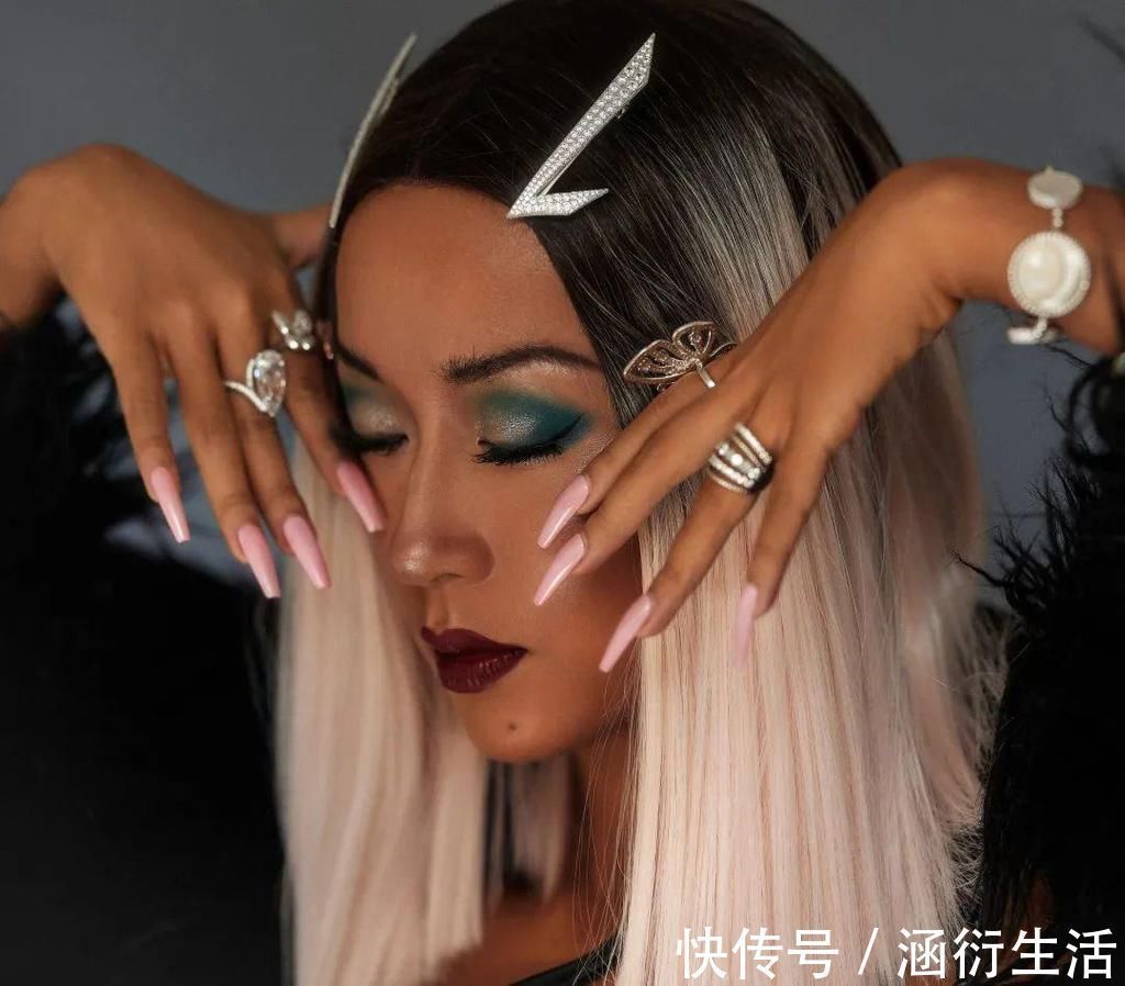 染发 “爆顶染”赵小棠一夜吸赞十几万!丑哭亿万网友的秃头发型,怎么就火了?