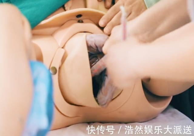 第三产程|顺产生娃到底疼在哪儿助产士模拟接产全程,熬过来的都是女战士