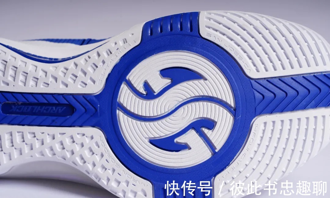 球鞋开箱:361度最新篮球鞋,3块TPU很有个性!