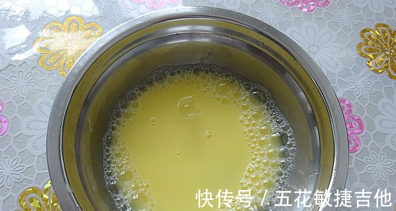 主食|夏天主食我常做它,10分钟就上桌,香软润肠助瘦身,解馋又顶饱!