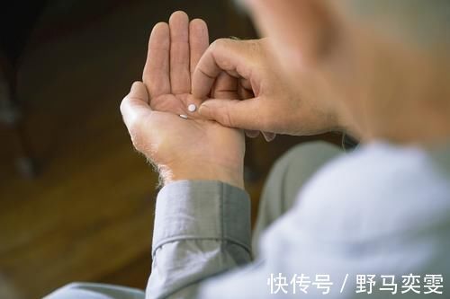 药物|医生一再嘱咐不要乱用药，尤其是这5种，很容易会诱发尿毒症！