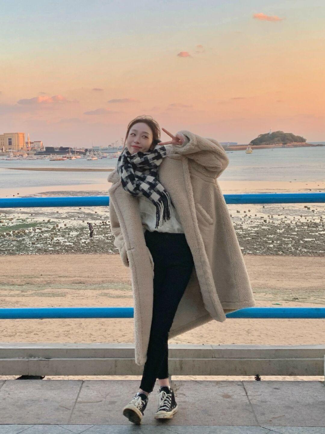 羊羔绒外套 软糯舒适的衣服又该安排起来了,这3款羊羔绒外套,冬天的味道