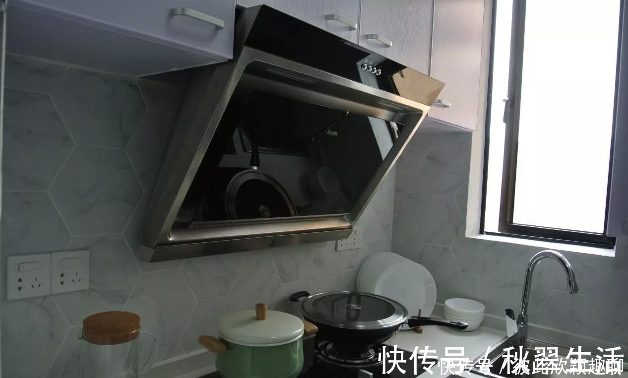 电电器|越来越多人不在厨房装插座了，装这种更实用美观，不得不感叹聪明