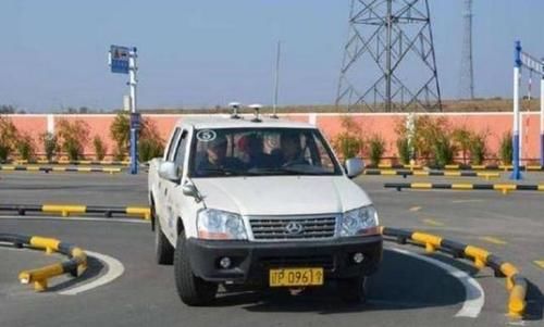 驾驶证考c1还是c2比较好?看完他们的优缺