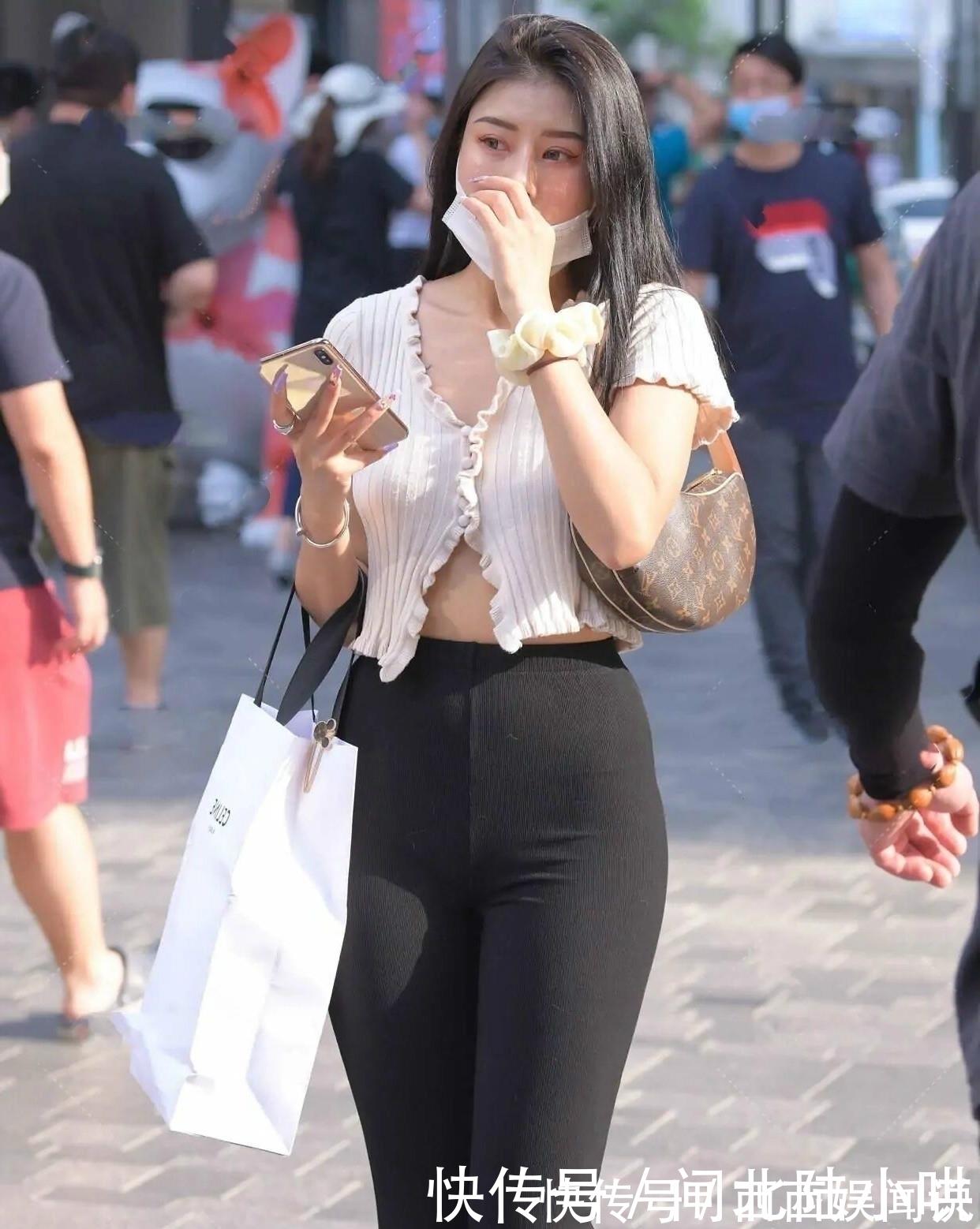 平底鞋|打底裤“失宠”了,如今小黑裤成了“香饽饽”,化解腿粗的烦恼