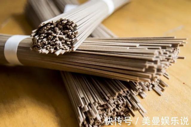 血管|脸上出现这2个变化，要注意了！降血脂、护血管的食物都在这了