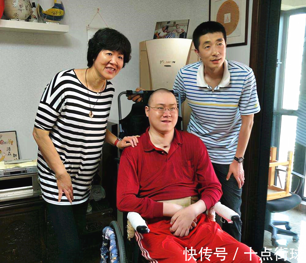 瘫痪|39岁汤淼获慰问金,瘫痪14年如今自己能吃饭梳头,试管女儿已5岁