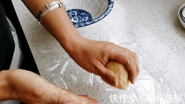 风味|家里有南瓜的来看看,教你做风味独特的紫薯南瓜派,比蛋糕都好吃