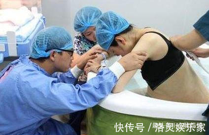 宝宝|将刚出生的宝宝放入水中,他还以为在羊水里,接下来的举动太萌了