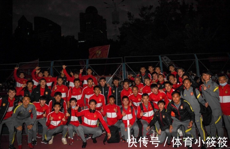 广州队|上海海港失冠原因找到了!沪媒建议引进顶级前锋,球迷:不限薪?