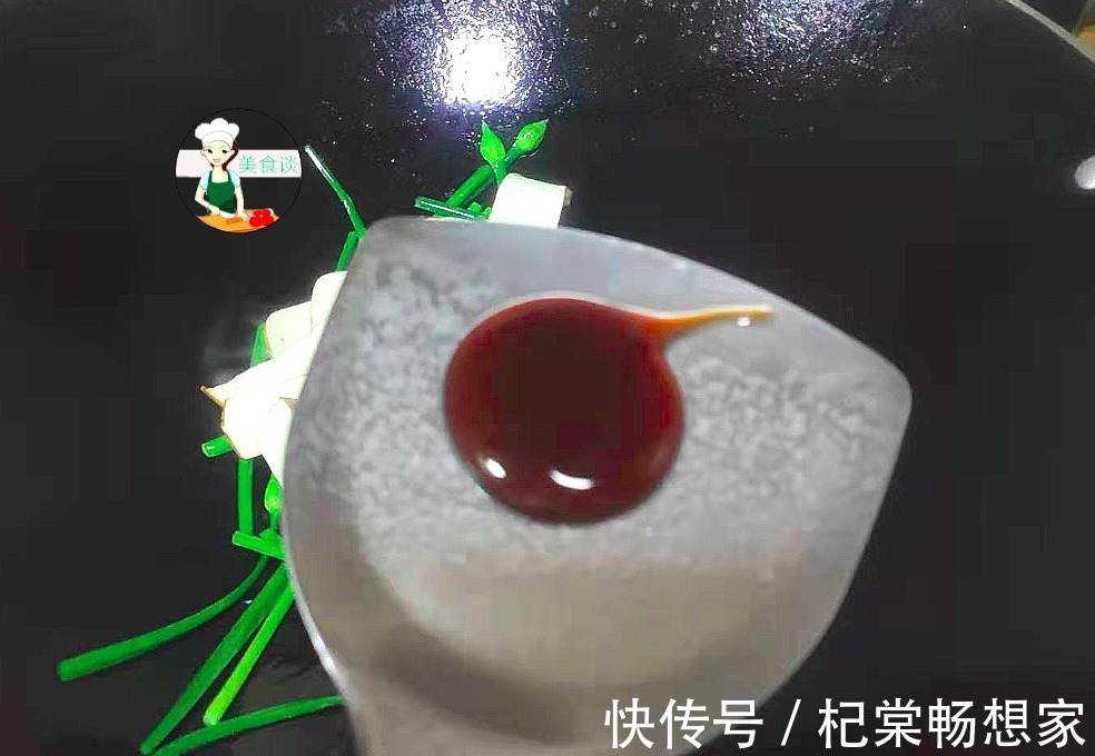 吃法|春天,此两样素菜一起炒,不放肉也很香,儿子爱吃,春天吃特营养