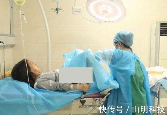 医生|90后宝妈顺产，突然大喊“什么东西夹到我”，护士得知原因大笑