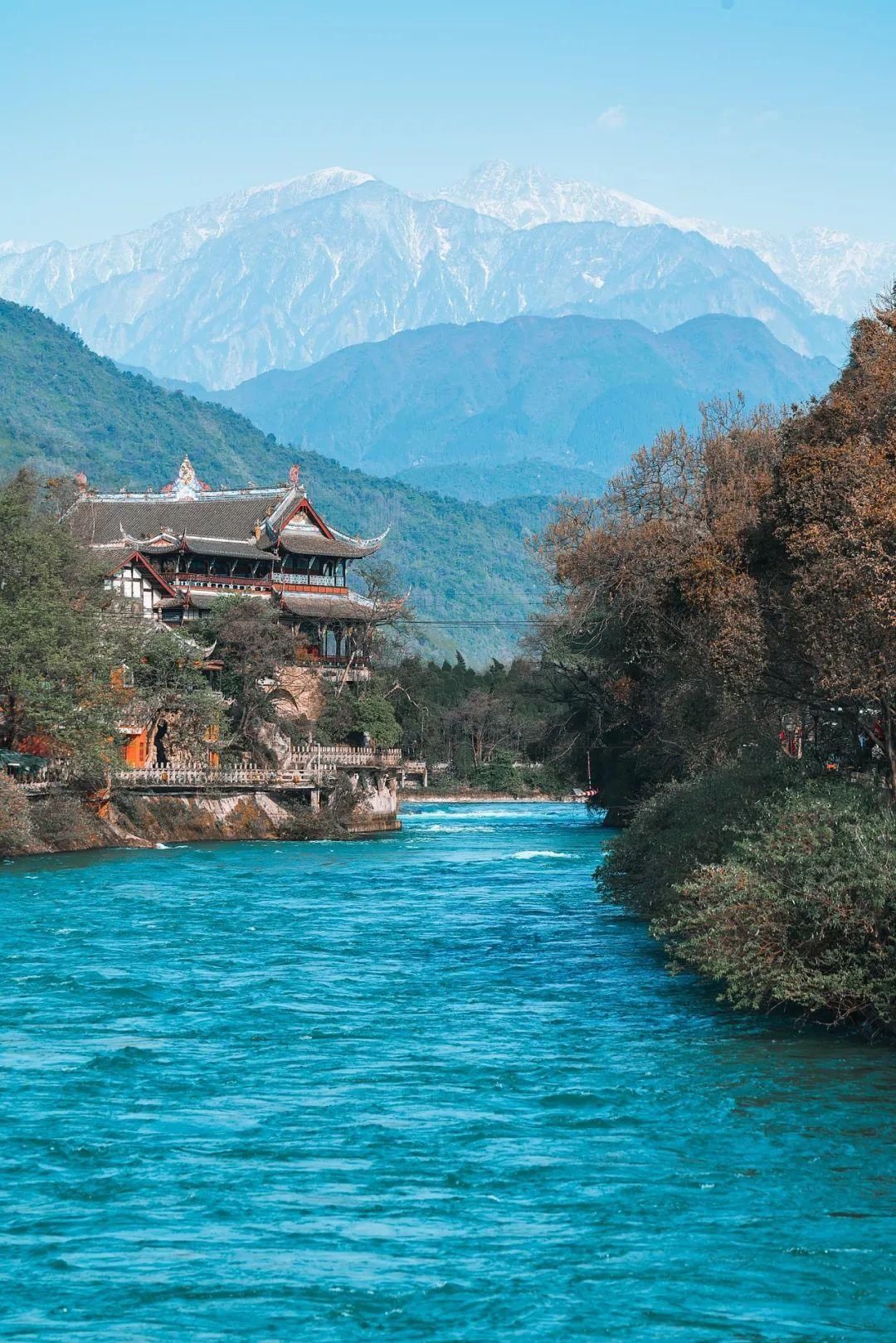 都江堰，住在雪山脚下的美好