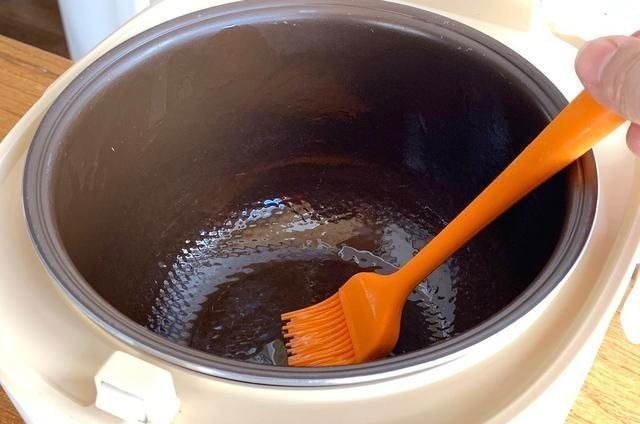 电饭锅蛋糕怎么不湿不粘还蓬松,配方和雷点依次总结,想失败都难