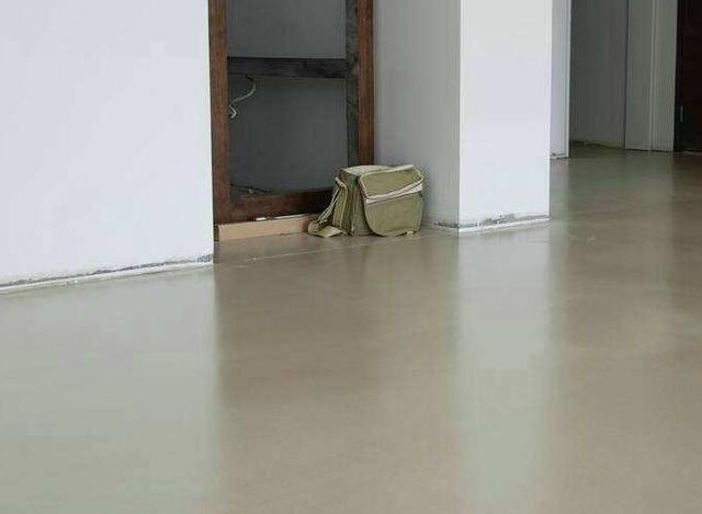 实用|头一次见有人这样铺木地板,实在是太实用了,不得不感叹超机智的