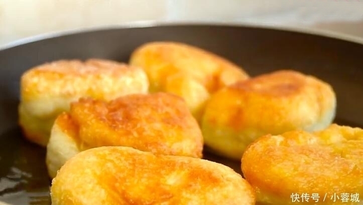 早餐别吃油条了,学会做它,外酥里软,香而不腻,孩子一顿吃3个
