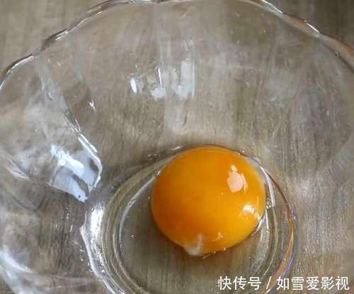 蓬松|面包还在买着吃吗在家用饼铛就能做,蓬松拉丝又香甜,特别简单