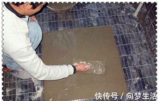 淋浴间|老公在淋浴间铺鹅卵石,就为了给脚底按摩,完工后我愣住了!