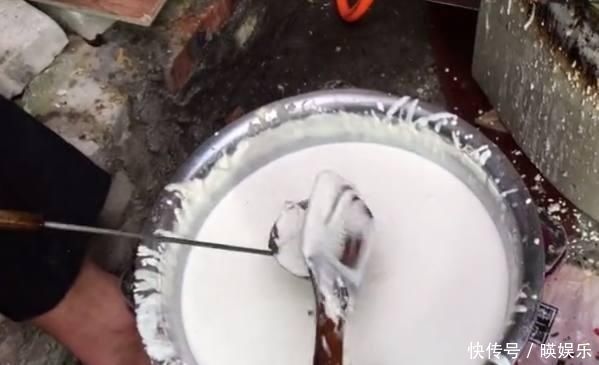 72岁老奶奶菜场门口摆摊卖“它”10元6个我一次买了30个