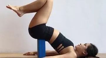 髋部|晨起3组瑜伽拉伸，打开背部，改善驼背超有效