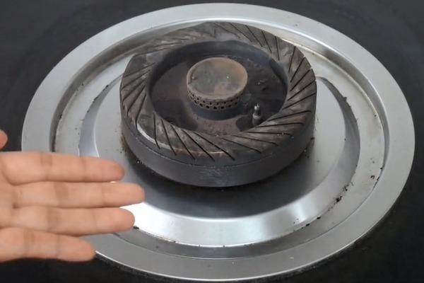 不用一滴水，不管多脏多油的灶台，3分钟干净如新，省时又省力！