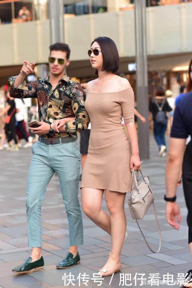 穿搭要学会扬长避短,有“美人肩”的女生,穿一字肩裙大方又好看