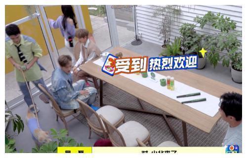 长歌行|吴磊把狗狗当孩子，霸总式的抱狗，让赵丽颖都不敢乱动了