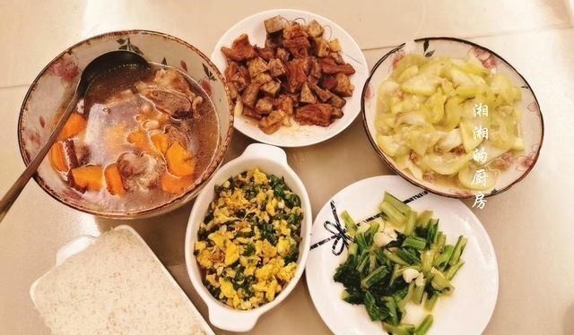 一家三口的晚餐,连第2天的便当都有了,顿顿吃光不浪费